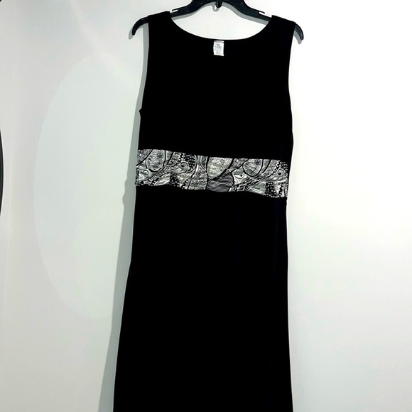 Dresses & Skirts - Black white gray floral paisley dress. Size 12.